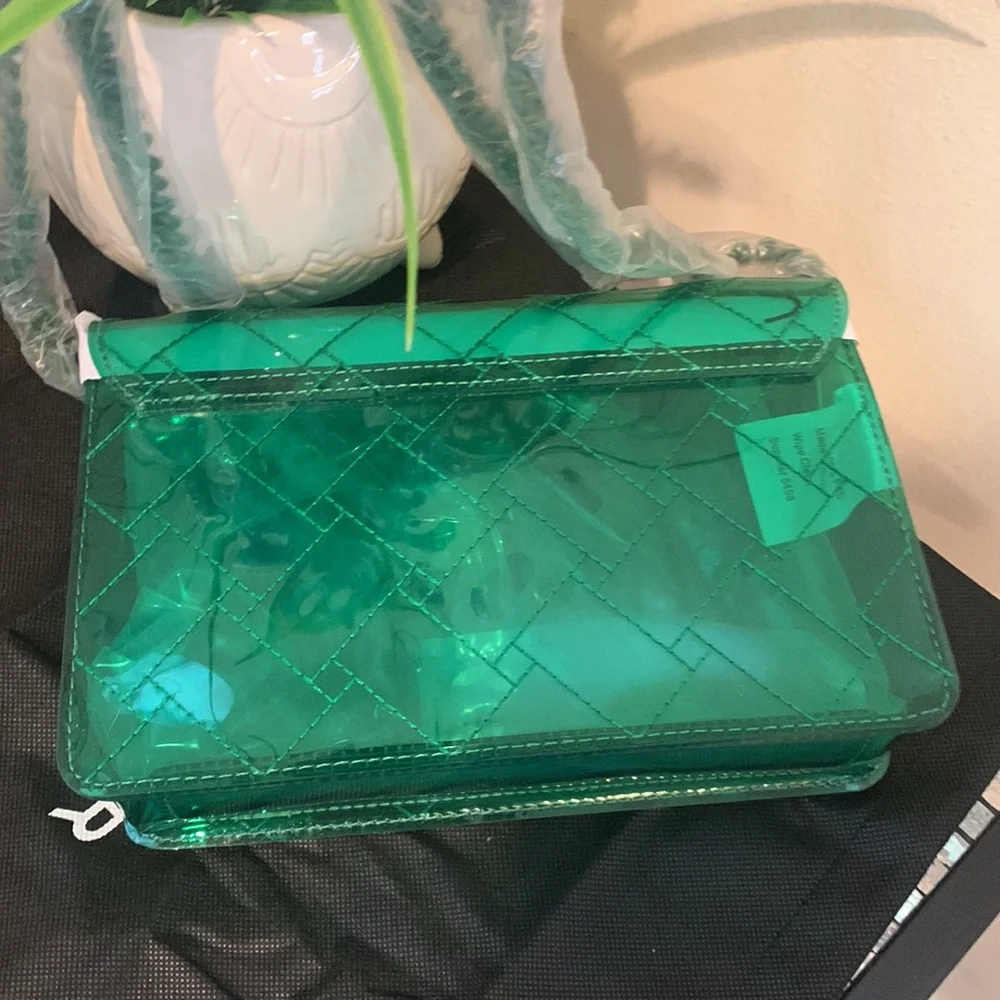 - Kurt Geiger London Medium Kensington Vinyl Crossbody Bag_9